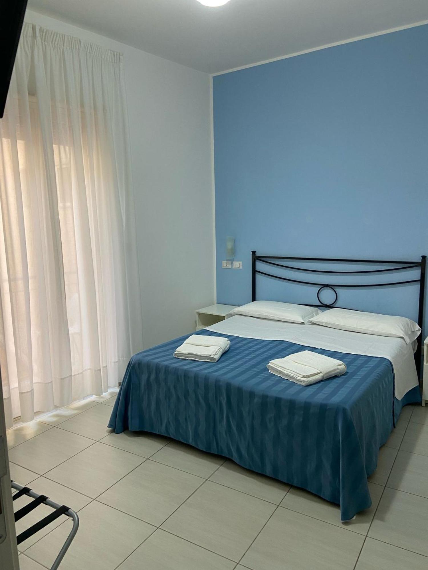Maniel Beach Hotel Летояни Екстериор снимка