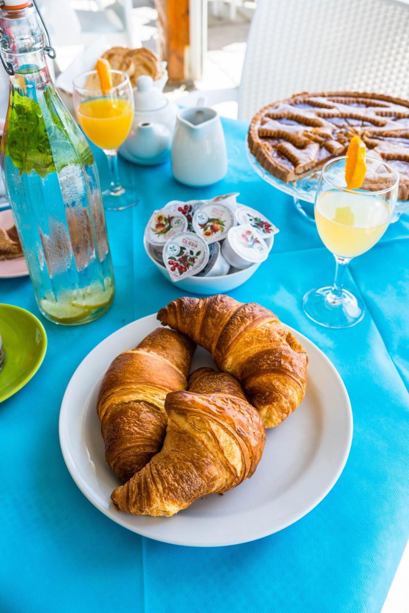 Maniel Beach Hotel Летояни Екстериор снимка