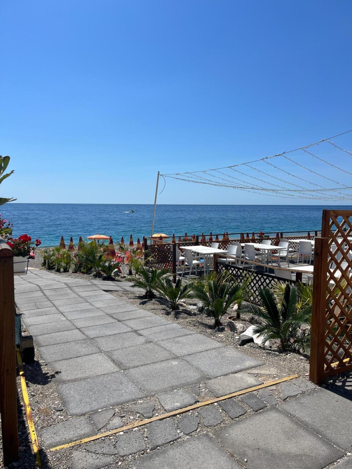 Maniel Beach Hotel Летояни Екстериор снимка